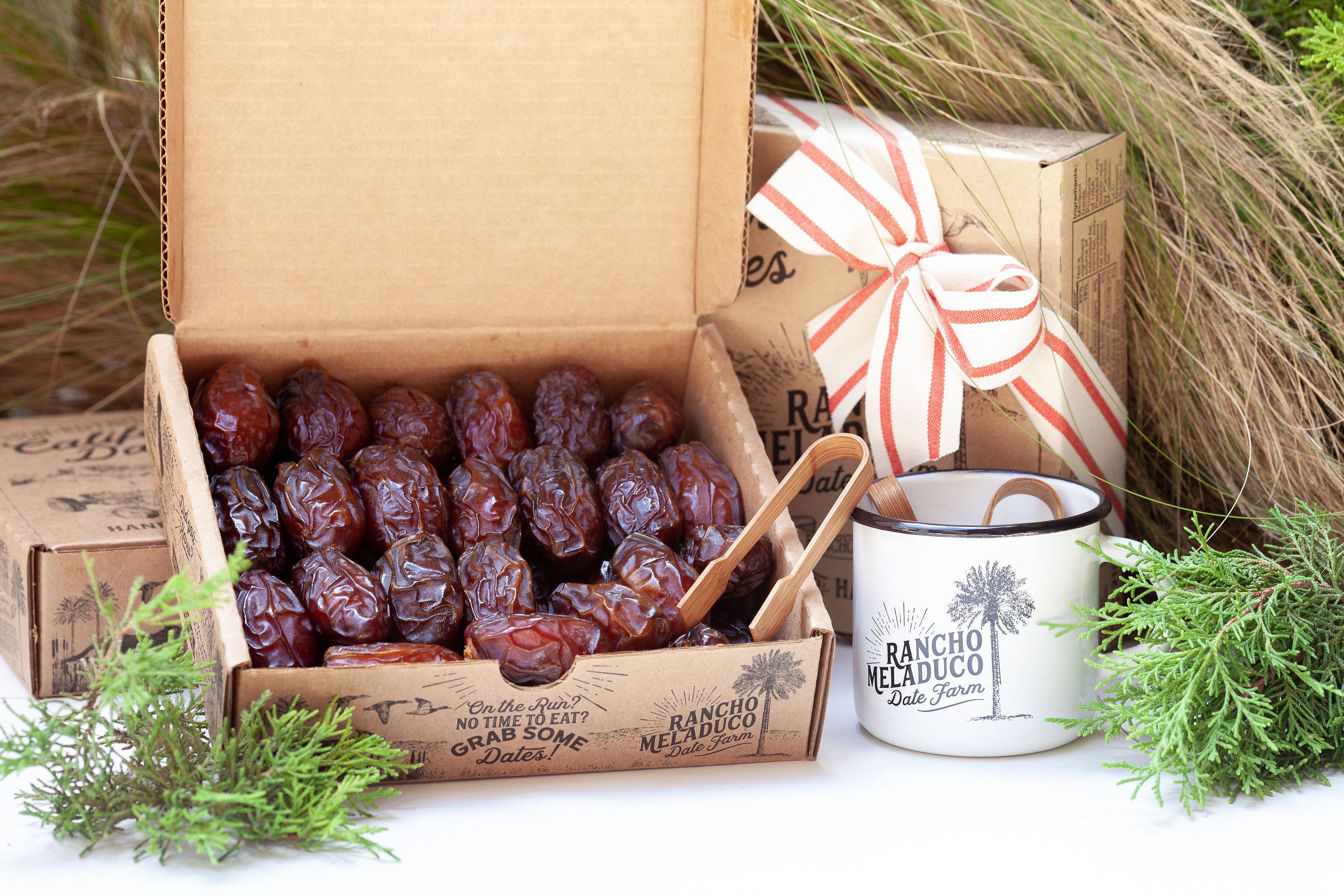 Rancho Meladuco Date Farm - Wholesale Dried/Dehydrated Fruit - 2 lb. Prime Medjool Dates9