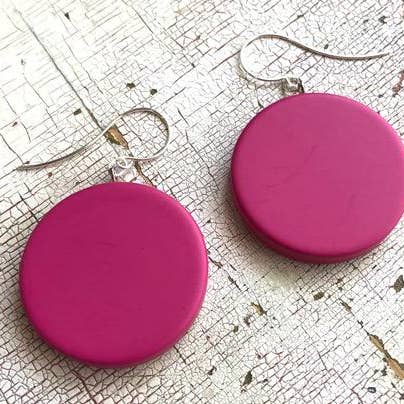 Boucles d'oreilles pendantes disque lucite mat mauve pour la vente par Leetie Lovendale