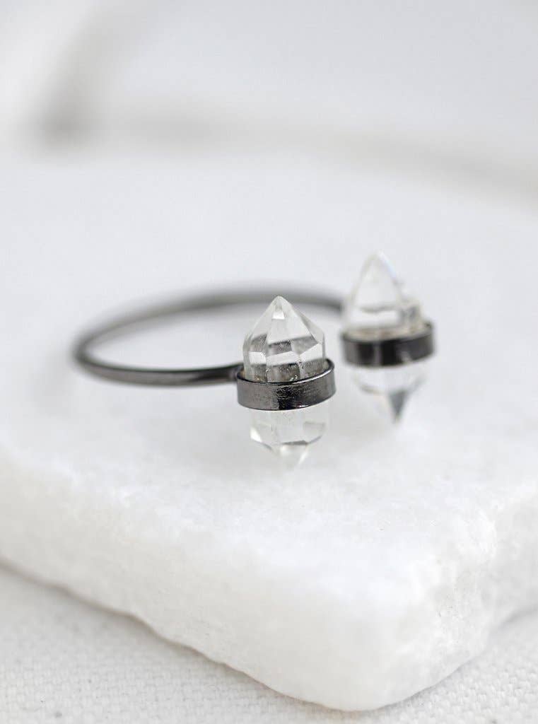 FELIX Z DESIGNS - Wholesale Ring met een steen/solitaire ring - Heldere kristallen dubbele mini puntige kristallen ring1