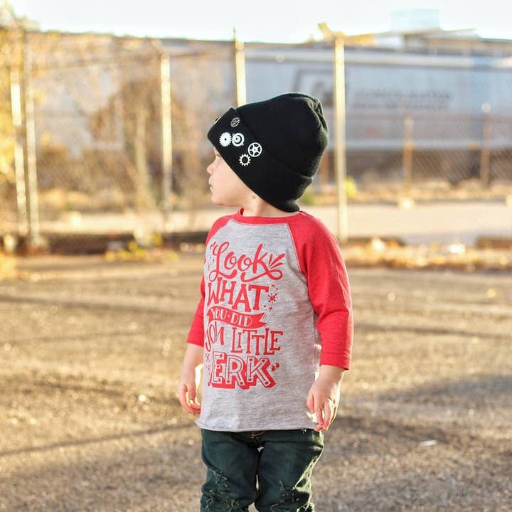 Mira lo que hiciste, pequeño idiota de Navidad Raglan Tee para venta al por mayor de spillthebeansetc