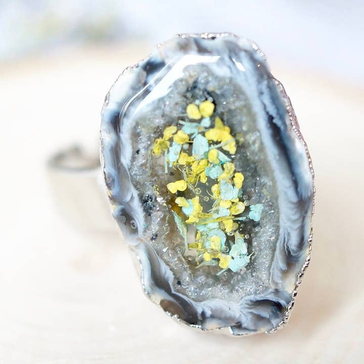 Echte geperste bloem- en harsring voor wholesale door Ann + Joy