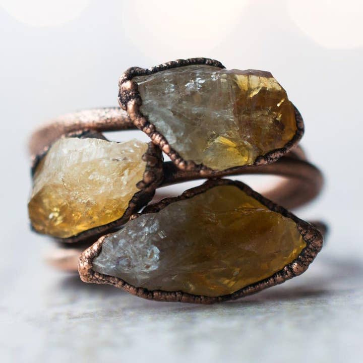 Anello in cristallo citrino e rame per la vendita all'ingrosso da parte di HAWKHOUSE