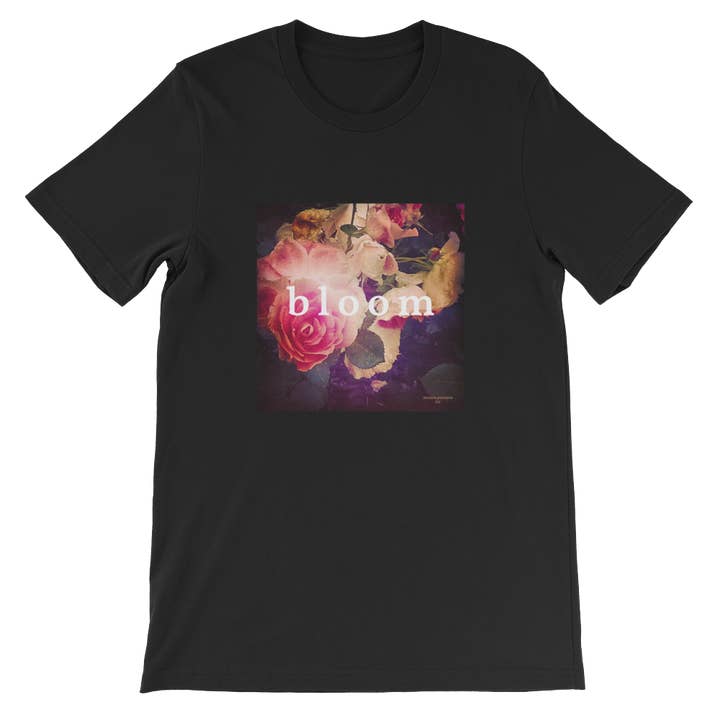 Camiseta «Roses + Bloom» para venta al por mayor de Menen Pictures Shop