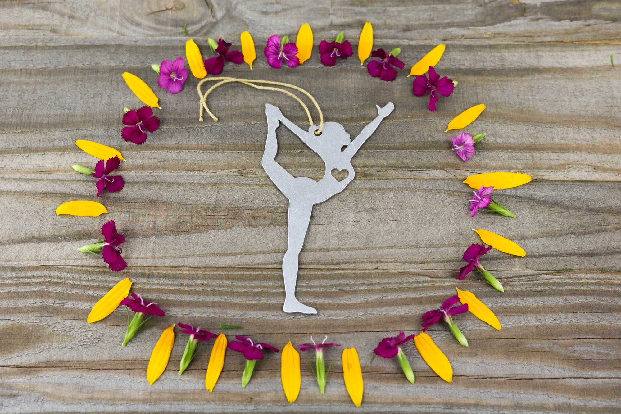 Iron Maid Art - Venta al por mayor Adornos - Bailarina Pose Yoga Metal Regalo de Navidad Adorno6