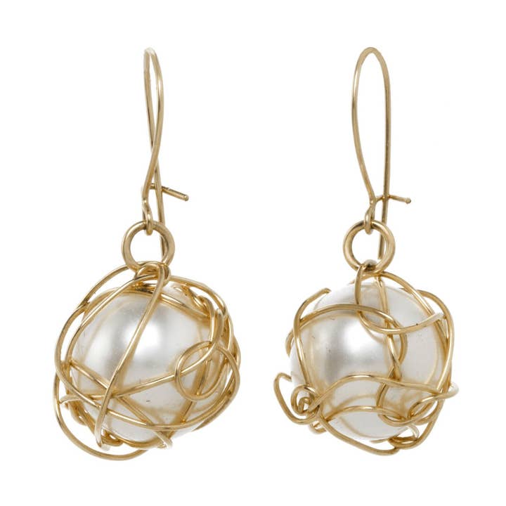 Indpakket perle øreringe for engroshandel hos Anne Woodman Jewelry Design