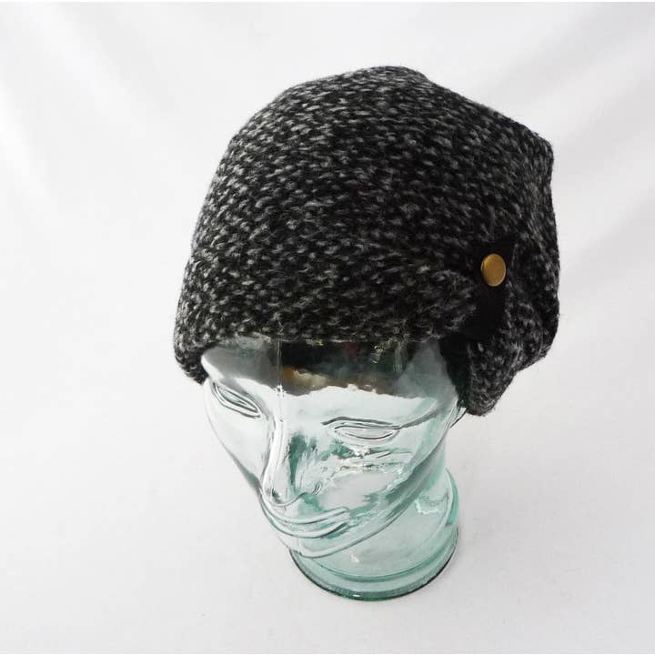 Gebreide muts in Slouchy Style - zwart-grijze wolmix voor wholesale door Rocks and Salt