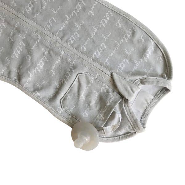 Grijs, mijn kleine pinda 0 - 3M Soothie Swaddle voor groothandel op Faire2