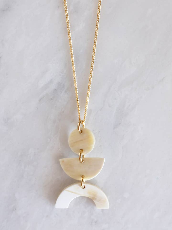 Vui Mung - Collana con ciondolo in corno di bufalo per la vendita all'ingrosso da parte di Hathorway