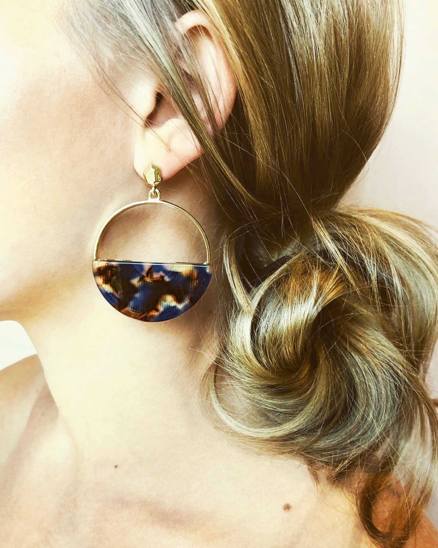 Rory Ashton Jewelry - Wholesale Hoop Earrings - Tortoise Earring - Whiskey Sour3