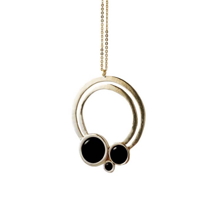 Collana grande arcobaleno con onice nera per la vendita all'ingrosso da parte di Therese Kuempel Jewelry