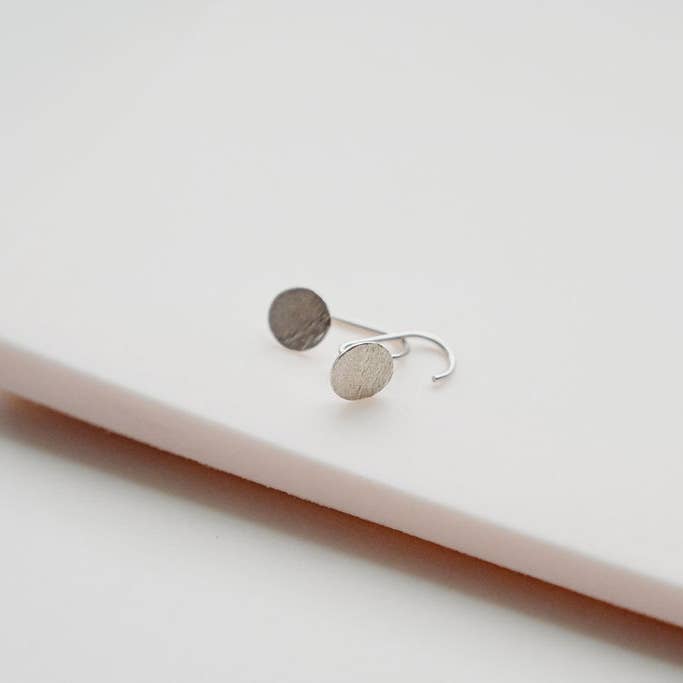 Clous de lune en argent sterling J Hook pour la vente par Devi Arts Collective