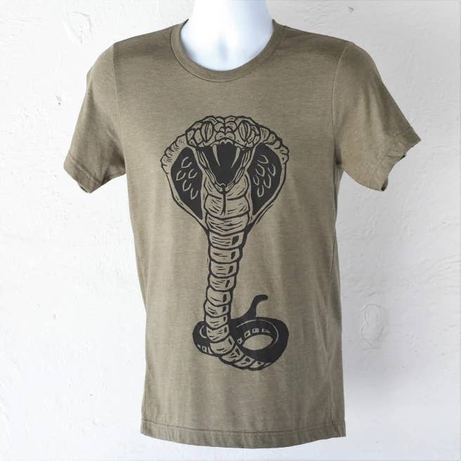 Heather Olive Cobra på Unisex T-Shirt för wholesale av Mia’s Unique