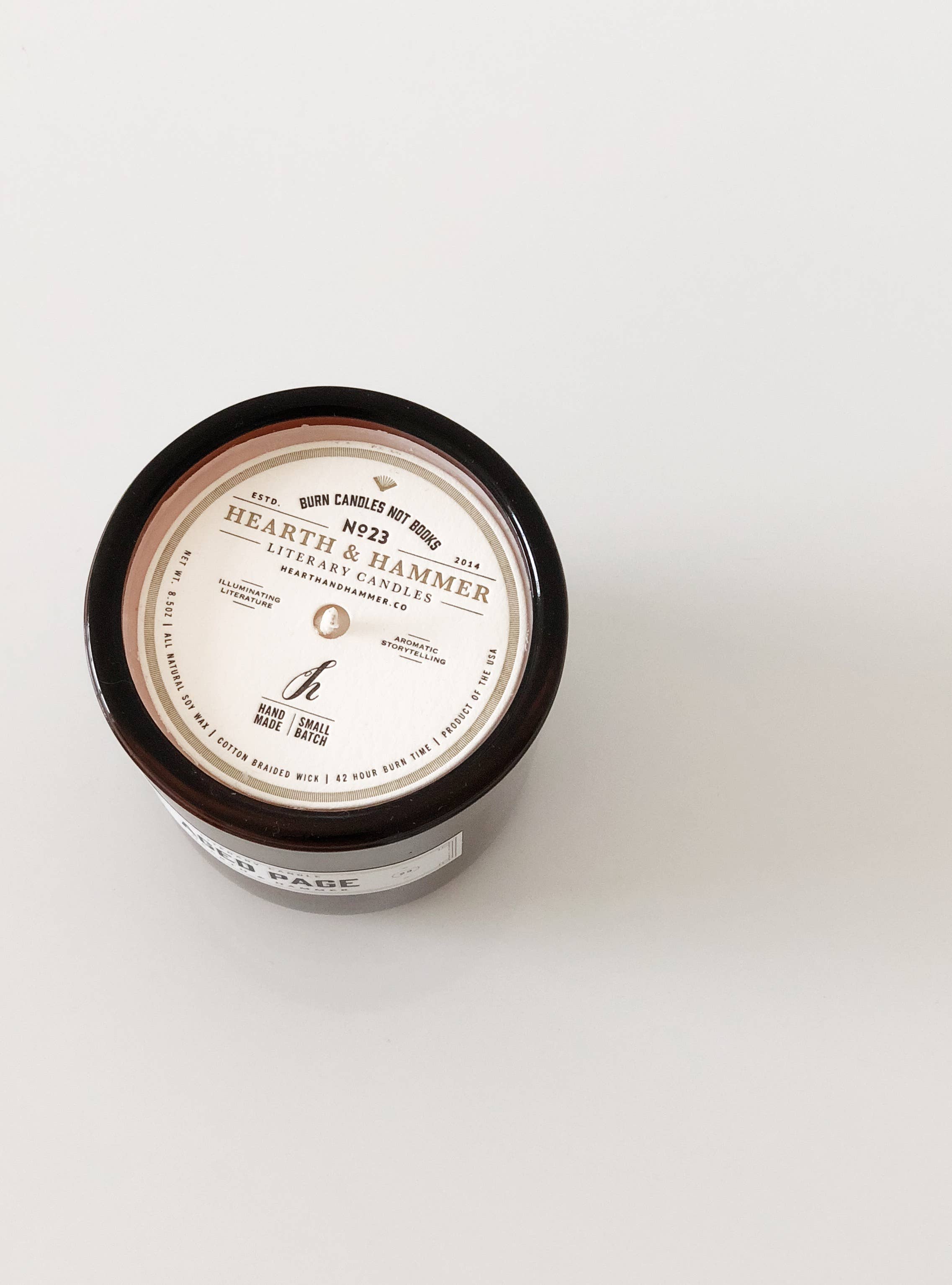 Hearth & Hammer – Großhandel Kerze im Glas / gefüllte Kerze – Gealterte Seite Soja-Buch-Kerze 8,54