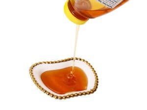 CLASSIC TOUCH DECOR INC. – wholesale Decorative plate/dish/bowl – 4.5”L Set Of 2 Apple Shaped Dishes Porcelain White1