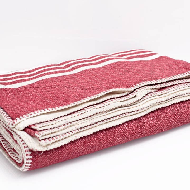 Red Farmhouse Throw for wholesale by Buldano