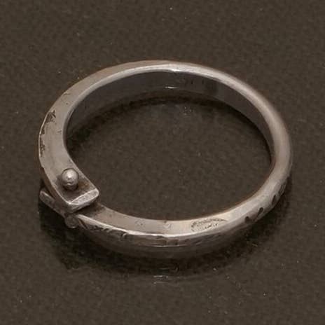 Bague Birsa en Argent pour la vente par From The Reliquary