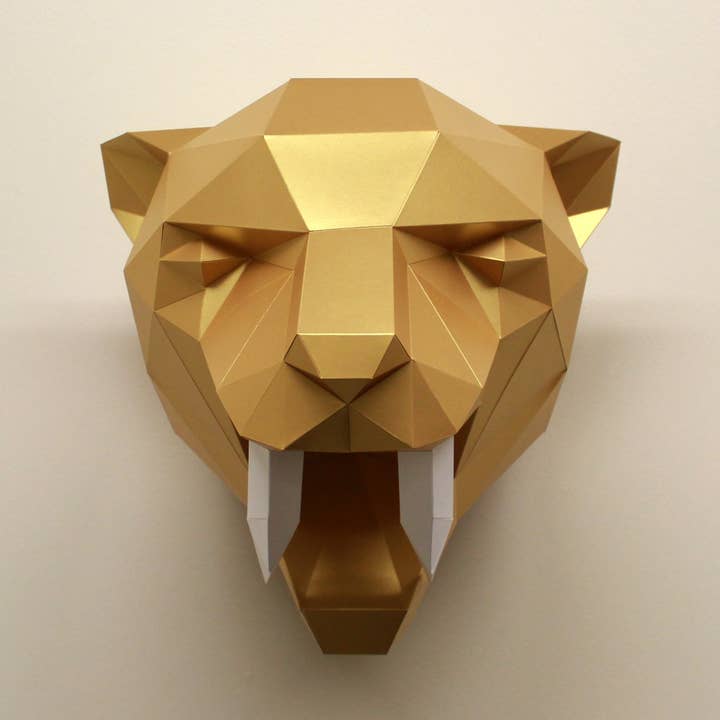 Fiona der Säbel Zahntiger Papercraft für den Großhandel von Resident Design