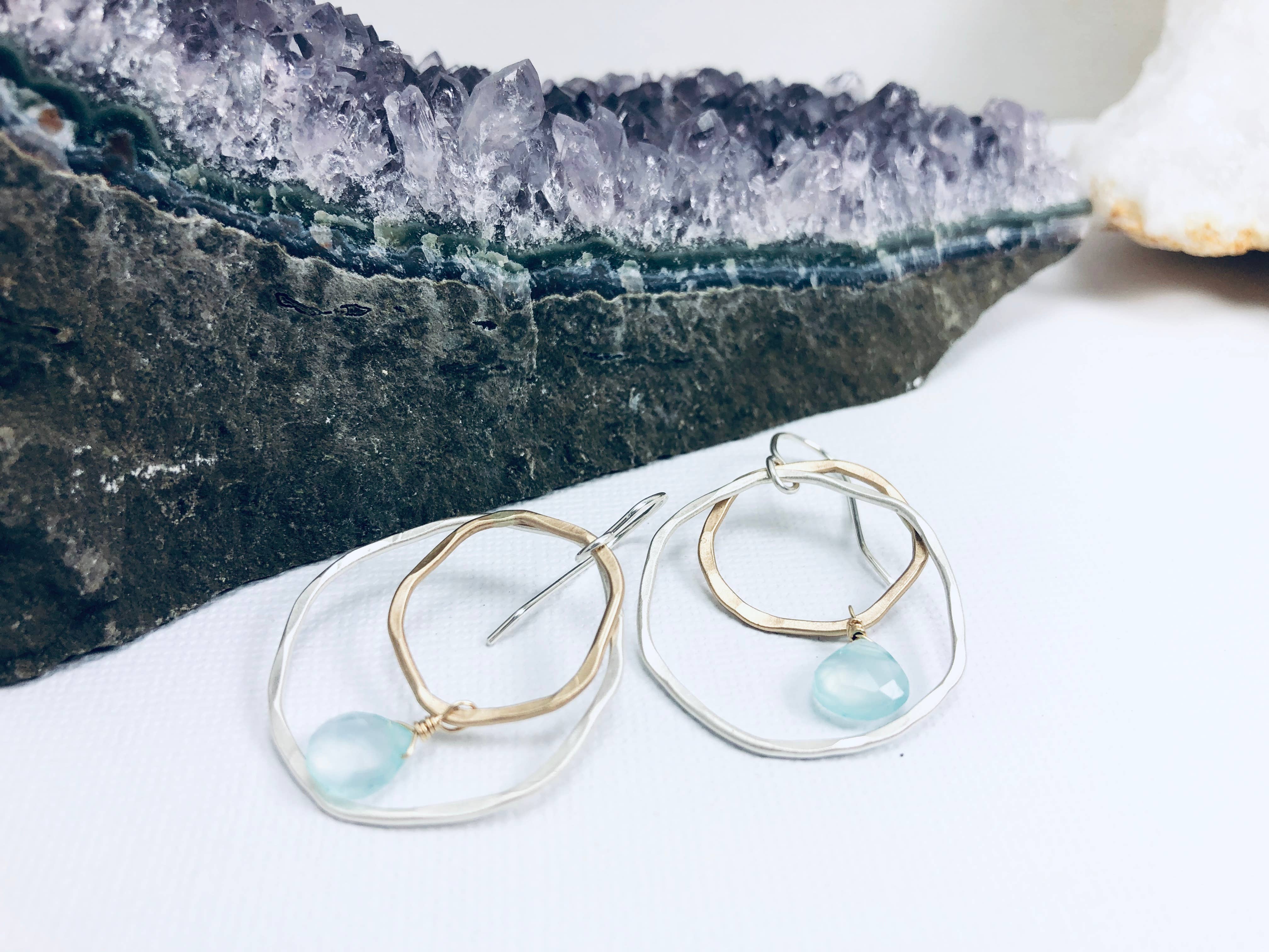 Laura J Designs - Vente Boucles d'oreilles pendantes - Boucles d'oreilles en métal mélangé calcédoine2