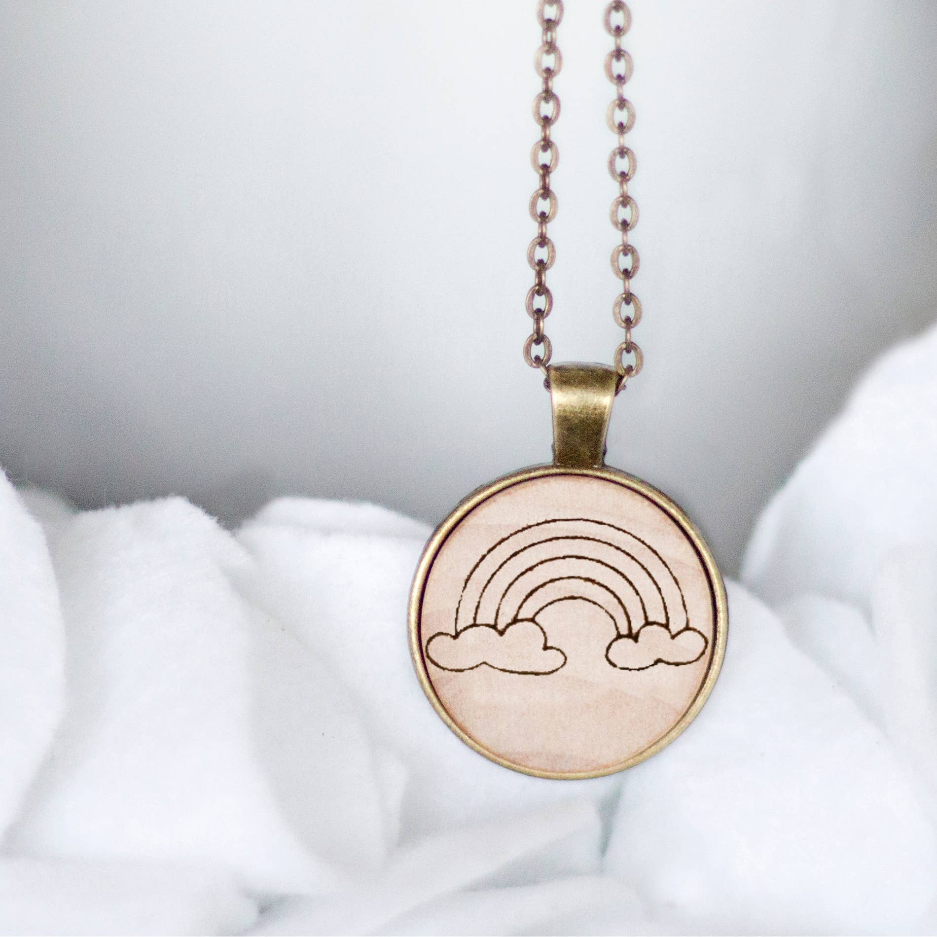 Little Allegory – Großhandel Kette mit Anhänger/Charm – Regenbogen2