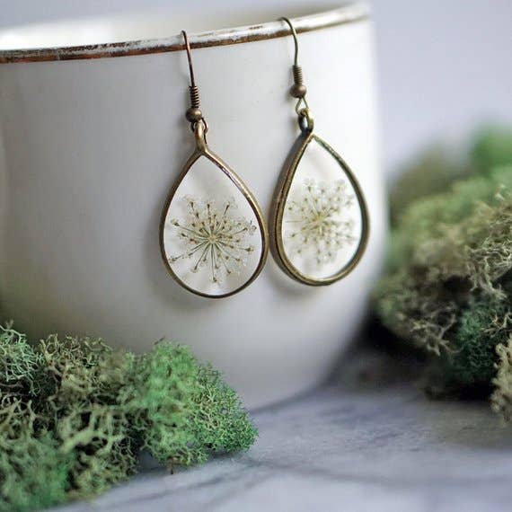 The Pretty Pickle - Wholesale Dangle Earrings - White Queen Anne's Lace Earrings1