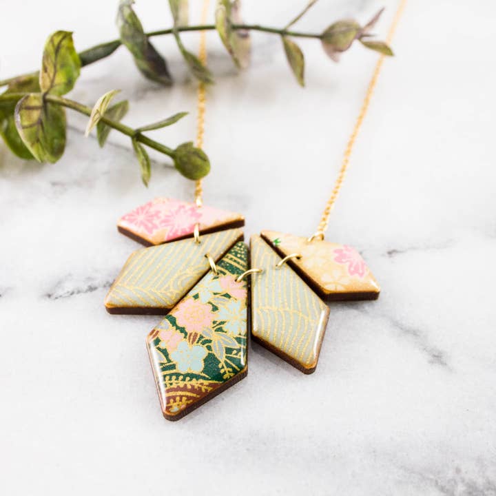 No Man's Land - Wholesale Pendant/Charm Necklace - Japanese Geometric Petal Necklace... Deep Green Floral