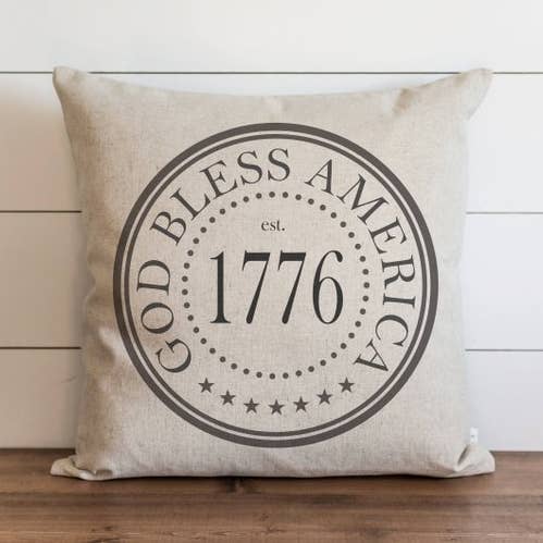 Housse de coussin God Bless America 1776 pour la vente par Porter Lane Home