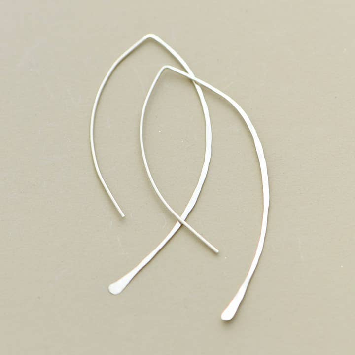 Boucles d'oreilles crochet pour la vente par Britta Ambauen Jewelry