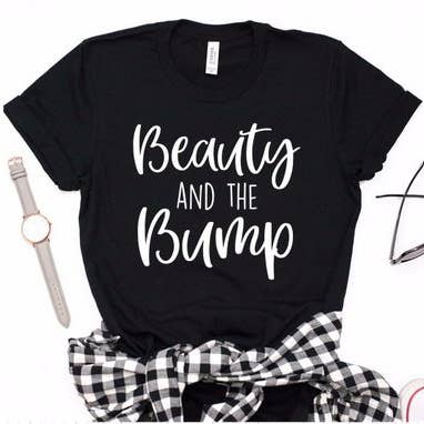 T-shirt de grossesse à motif Beauty And The Bump pour la vente par FAMS design