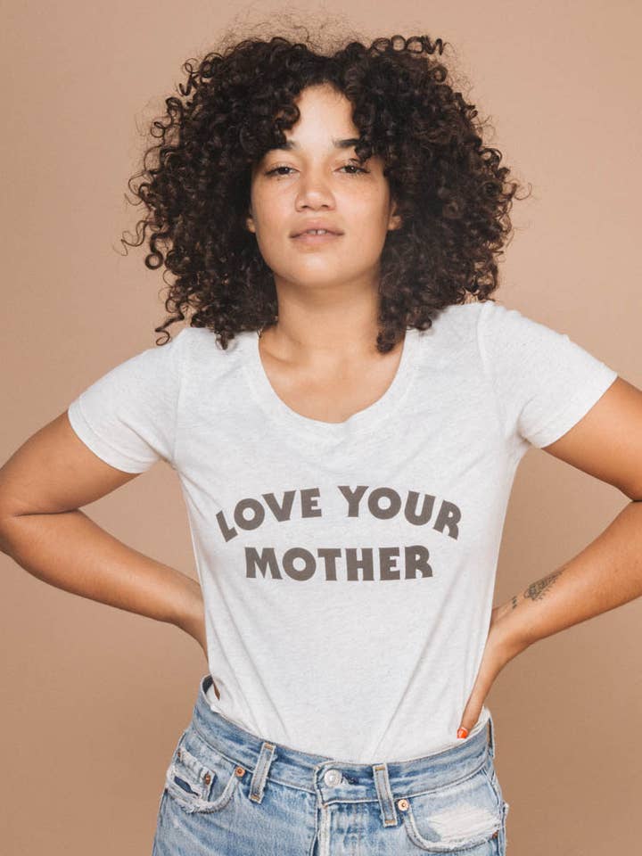 The Bee & The Fox - Vente T-shirt sérigraphié – femme - Love Your Mother (encolure dégagée) *SOLDES* | T-shirt illustré2