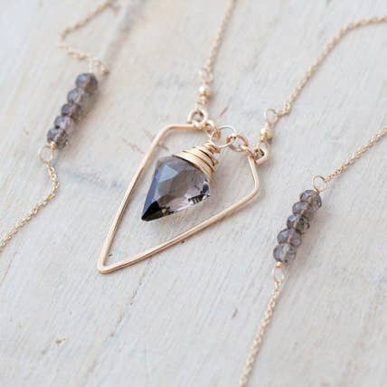 Saressa Designs – Großhandel Kette mit Anhänger/Charm – Spearhead-Halskette1