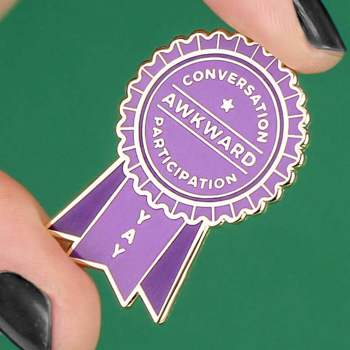 Awkward Award Épinglette en émail pour la vente par AD Aesthetic