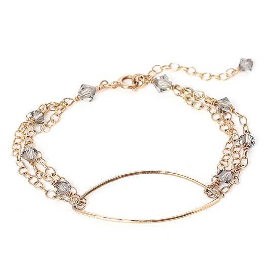 Argent sterling - Bracelet ovale martelé avec cristaux Swarovski pour la vente par Alicia Marilyn Designs