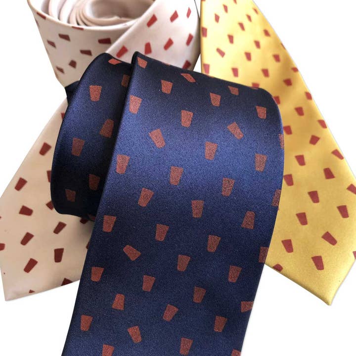 Cravate Coupe Solo rouge. Cravate de fête de bière Pong. pour la vente par Cyberoptix Tie Lab