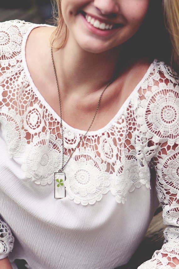 The Pretty Pickle - Wholesale Pendant/Charm Necklace - Four Leaf Clover Necklace - Gold Plated1