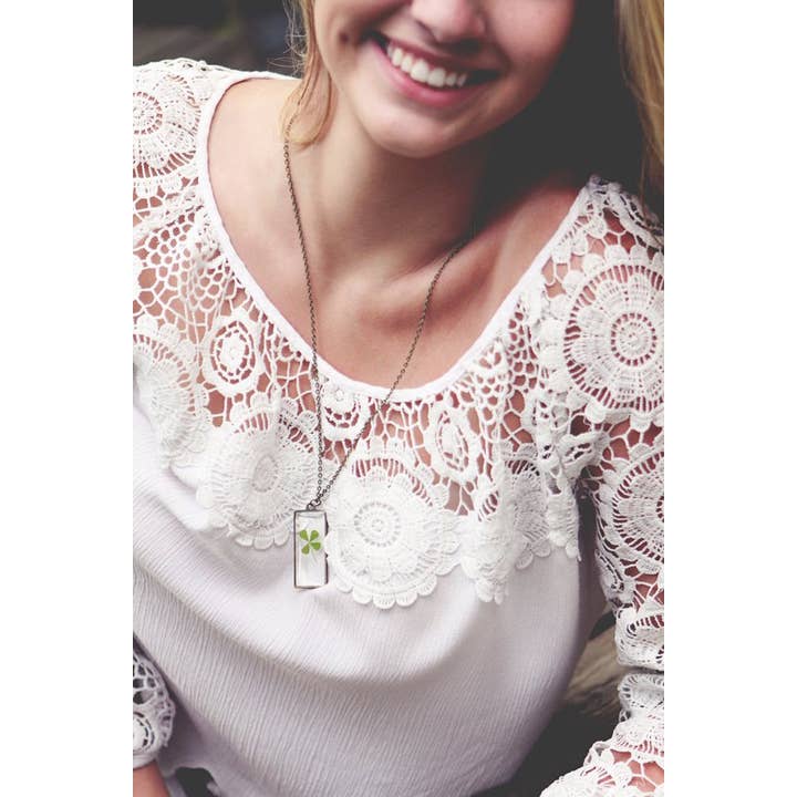 The Pretty Pickle - Wholesale Pendant/Charm Necklace - Four Leaf Clover Necklace - Gold Plated1