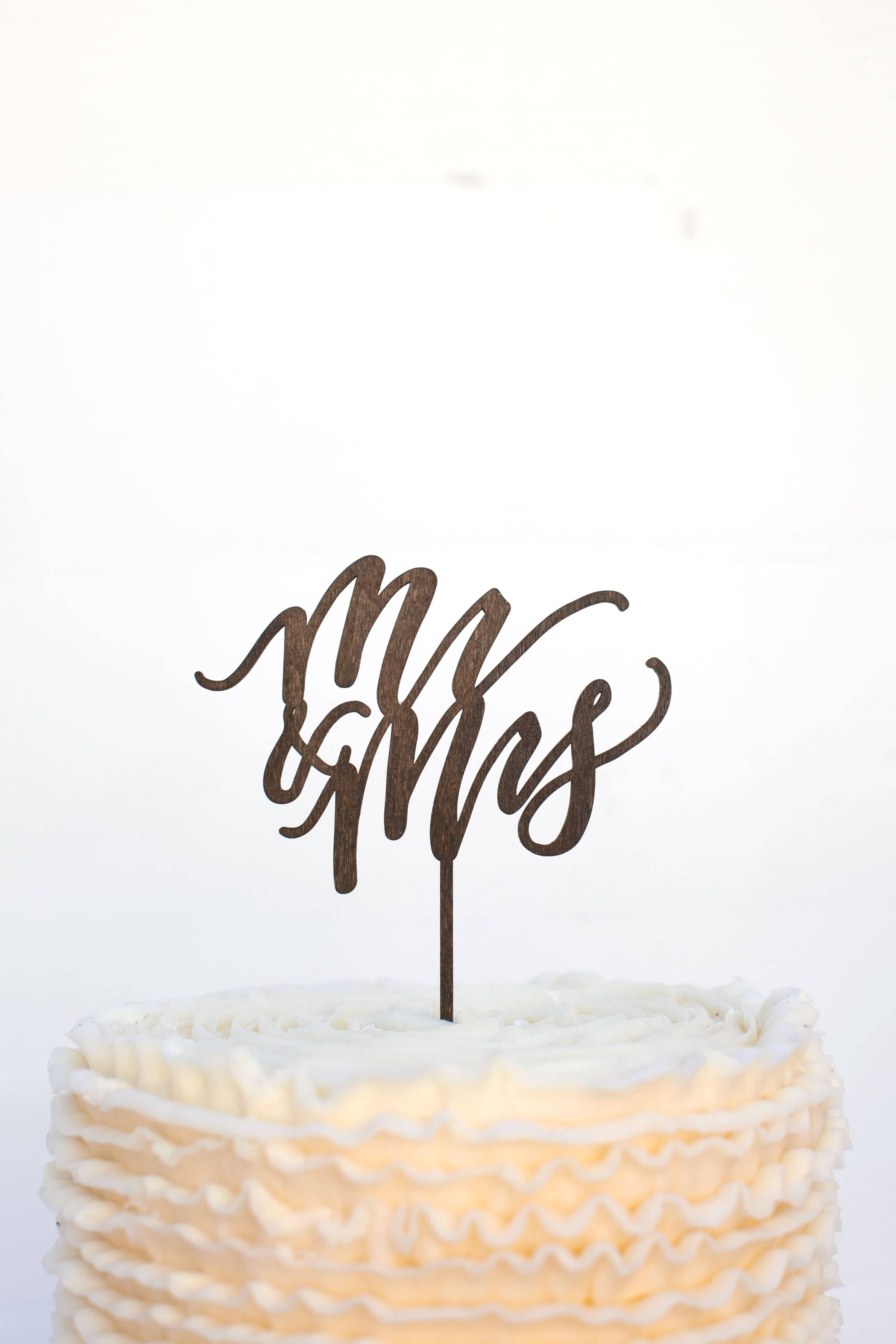 Worthwrite Goods – Topper de bolo/cupcake por atacado – Topper de bolo Mr and Mrs - acabamento natural1