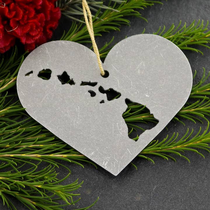 Ornements de Noël en métal de l'État d'Hawaï pour la vente par Iron Maid Art