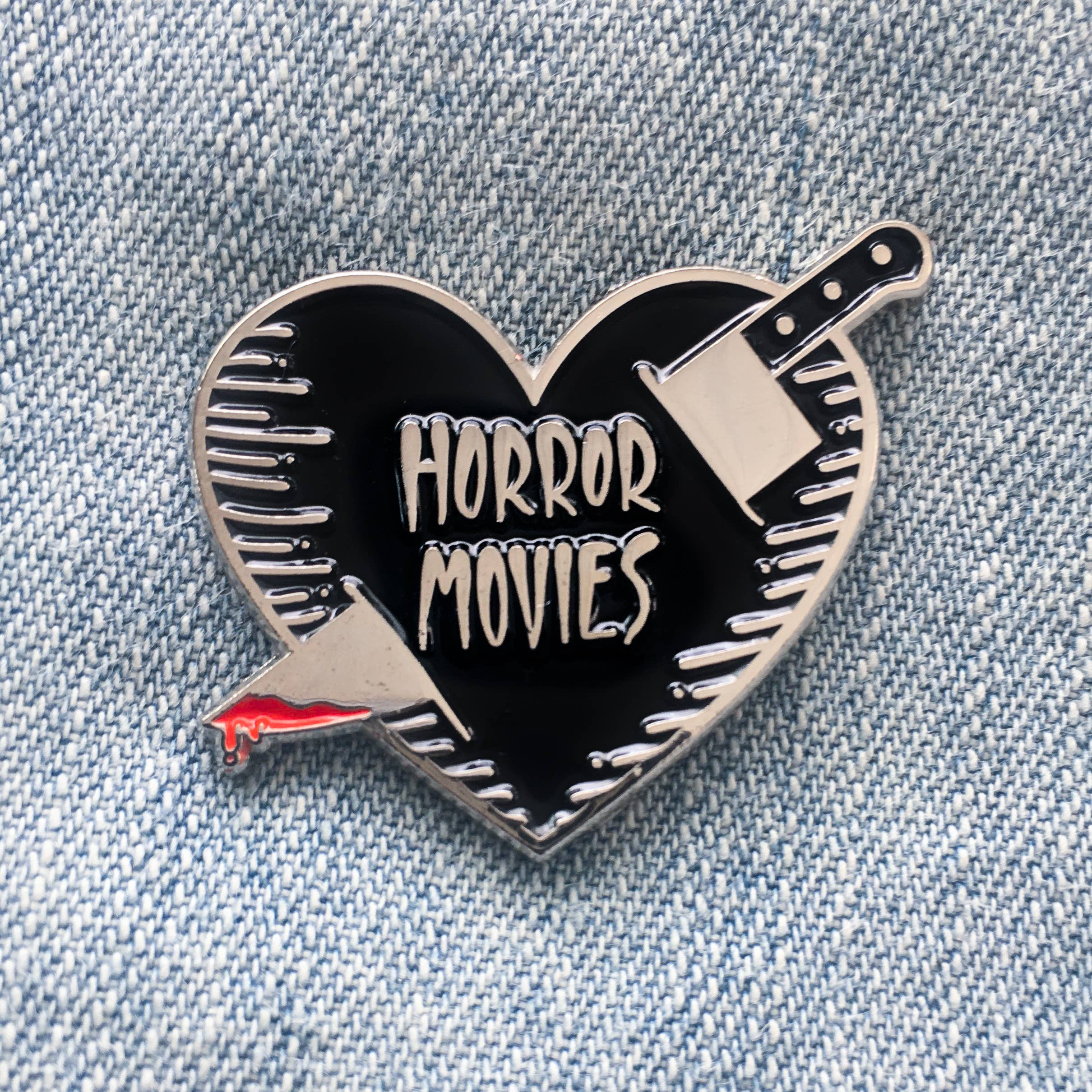 Ectogasm – Großhandel Anstecker/Button – „Horror Movies“ Silber Emaille Messer und Herz5