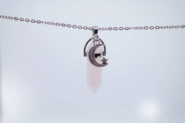 Foxfire Stones - Vente Colliers à pendentif - Chaîne en acier - Collier lune quartz rose