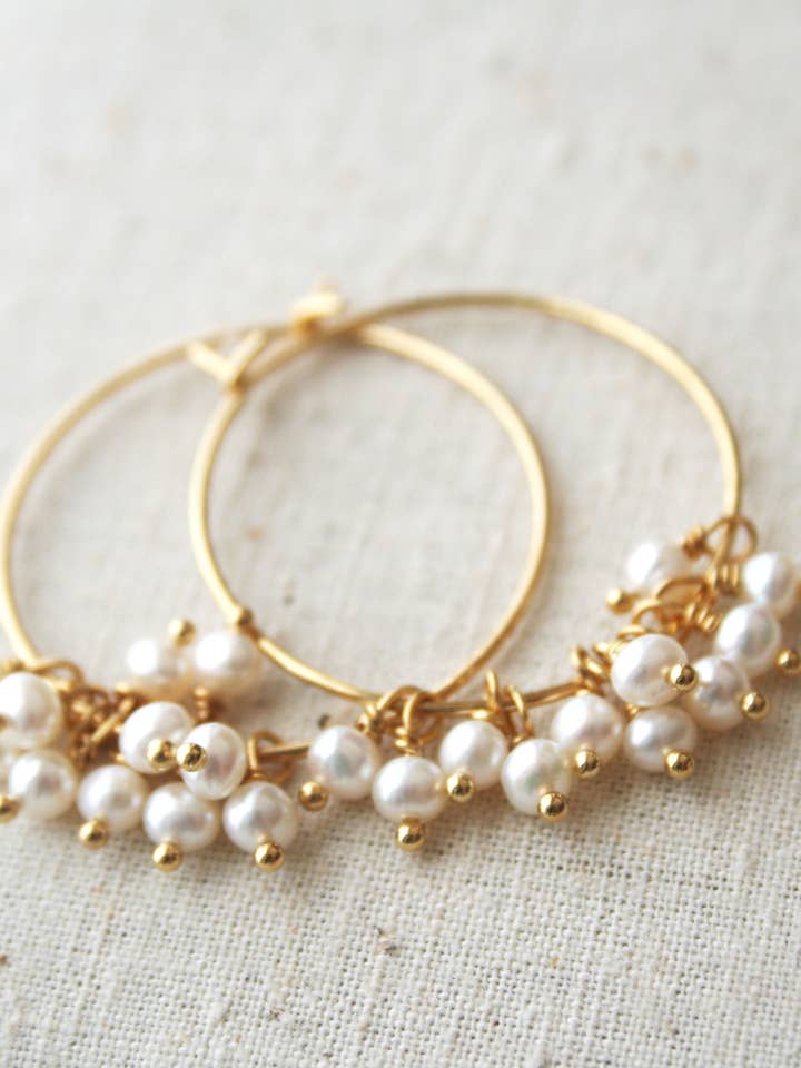 Boucles d'oreilles créoles en perles | Boucles d'oreilles en perles pour la vente par Laura Stark Designs