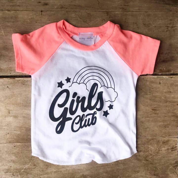T-shirt Raglan Club pour filles (nourrisson/enfant) pour la vente par NICKY + STELLA