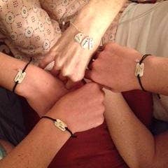 daVoria – Engroshandel Armbånd med vedhæng – Namaste - Små intentioner1