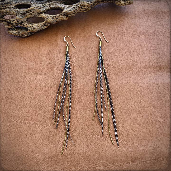 ASTALI - Vente Boucles d'oreilles pendantes - Mini-boucles d'oreilles en plumes - Grizzly/doré, boucles d'oreilles Boho Western