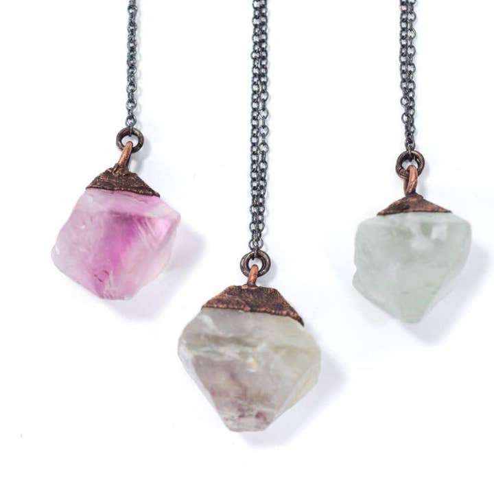 Fluorietkristalhanger van 30" aan koperen ketting voor wholesale door HAWKHOUSE