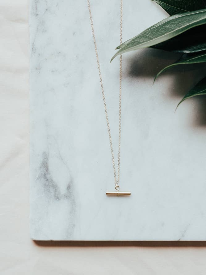 Collier Barre Ginevra pour la vente par Milovala