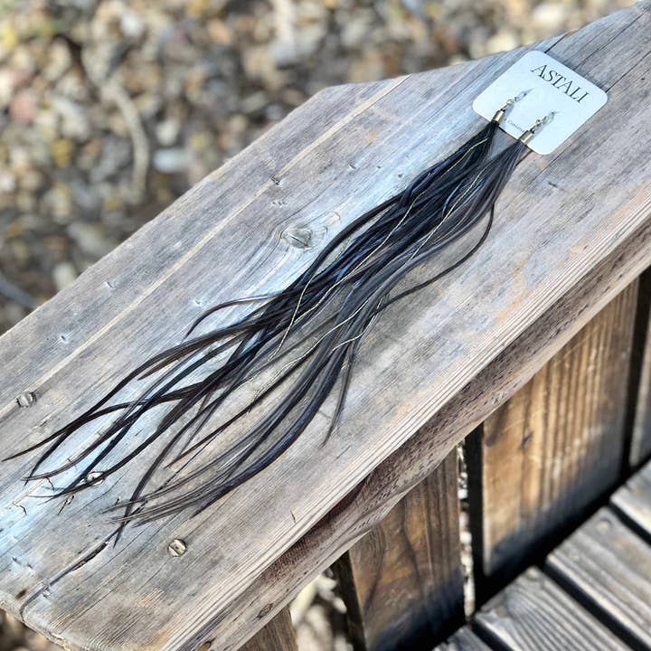 Boucles d'oreilles en plumes extra longues, noires, style bohème occidental pour la vente par ASTALI