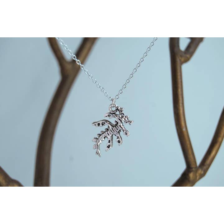 Collier de 18 po Dragon de mer pour la vente par Enchanted Leaves