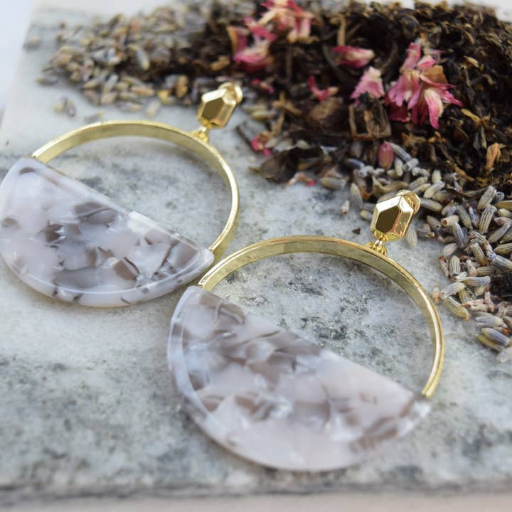 Orecchino tartaruga - Earl Grey per la vendita all'ingrosso da parte di Rory Ashton Jewelry