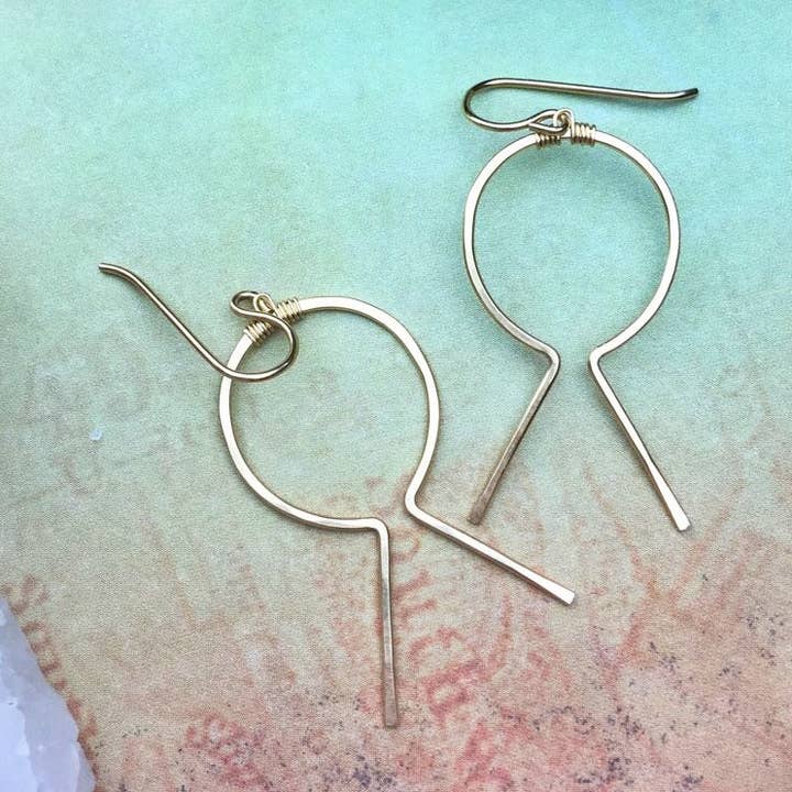 Hieroglyph øreringe - 14 k guld fyld for engroshandel hos Enclave Gold