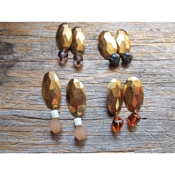 Puces d'oreilles à tige géométrique, tiges en laiton vintage pour la vente par Glamourpuss Creations